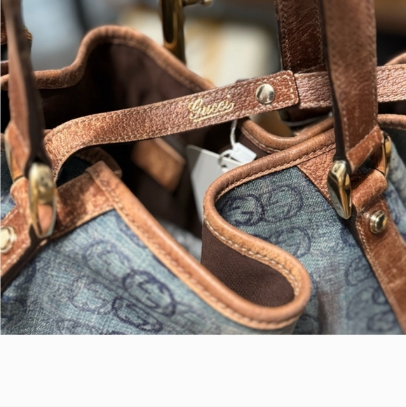 Gucci blue denim monogram tote with snap closure - Picture 4 of 6